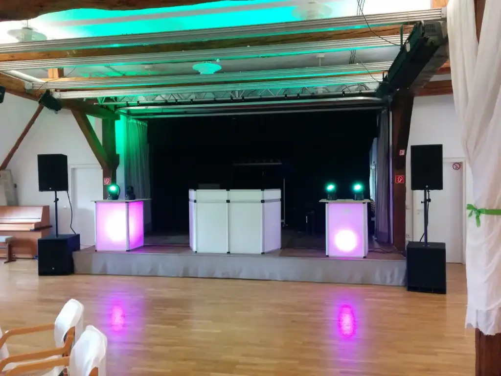 Discjockey mit Technik für eine Hochzeit in Schieder-Schwalenberg