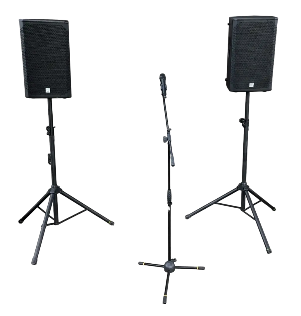 Professionelles Sprachbeschallungs-Set mit zwei Lautsprechern auf Stativen und einem Mikrofon zur Miete bei PvD Events in Hüllhorst.