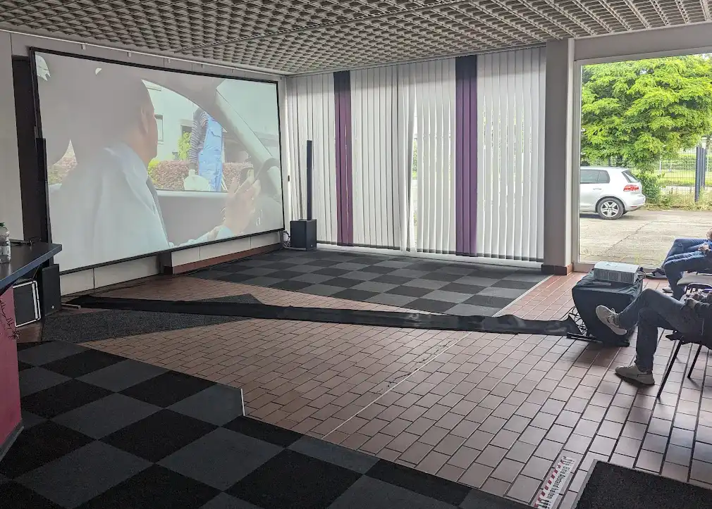 Beamer und Leinwand mieten für Events in Bielefeld
