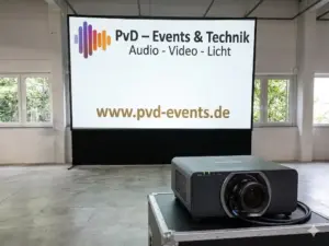 eamer und Leinwand - Business Ultimate (6,50m & 12000 Lm)