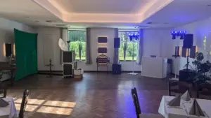 Vollständiges Event-Setup mit Lichttechnik, Tonanlage und Fotobox von PvD Events im Hotel Kahle Wart Hüllhorst.