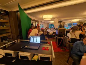 Das Highspeed-Drucker-Terminal von fotobox-owl und PvD - Events & Technik im PaGa Restaurant Schaförden mit drei DNP Thermosublimationsdruckern und Steuerungs-Laptop für das DRK-Diepolz-Großevent.