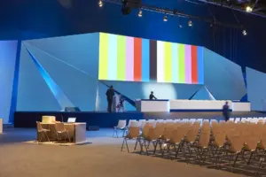Tageslichttaugliche mobile LED-Wall für Public Viewing und Events im Landkreis Diepholz mit Lieferservice, standsicherem Aufbau und Zuspieltechnik von PvD - Events & Technik.
